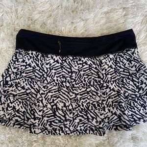 Lululemon black and white tennis skirt